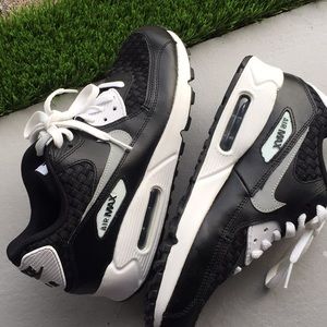 Nike Air Max 90 Sneakers